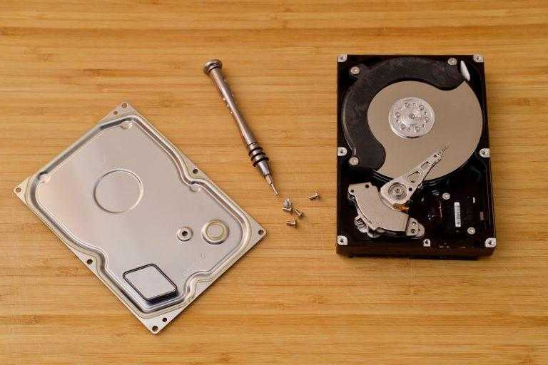 Внутренности жесткого диска HDD